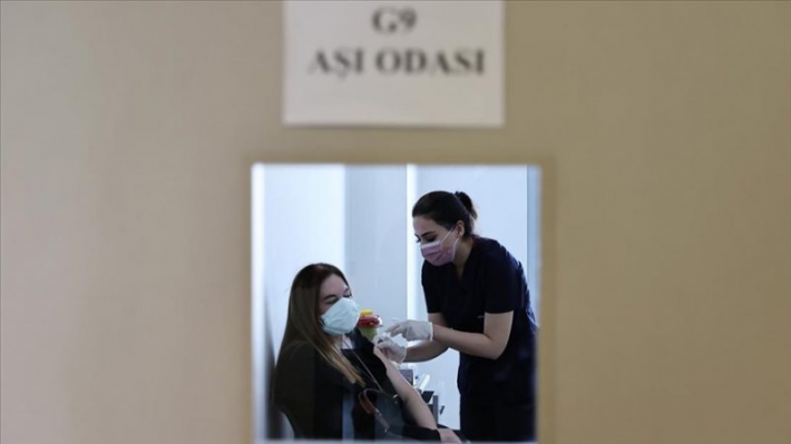 Sağlık Bakanı Koca: Kovid-19 aşı randevusunda yaş sınırı 25’e indi