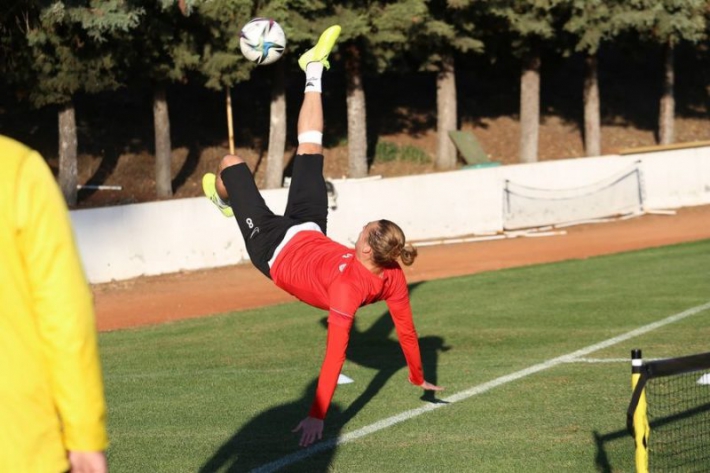 PENDİKSPOR TARSUS İDMAN YURDU MAÇININ  HAZIRLIKLARINI YAPIYOR.