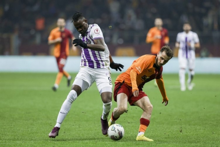 Galatasaray-Keçiörengücü maçında hakemin  kararı damga vurdu