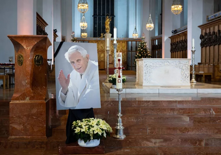 Papa 16. Benedikt İçin Almanya Yasta