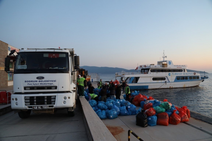 Bodrum’dan depremzedelere 124 tır gönderildi