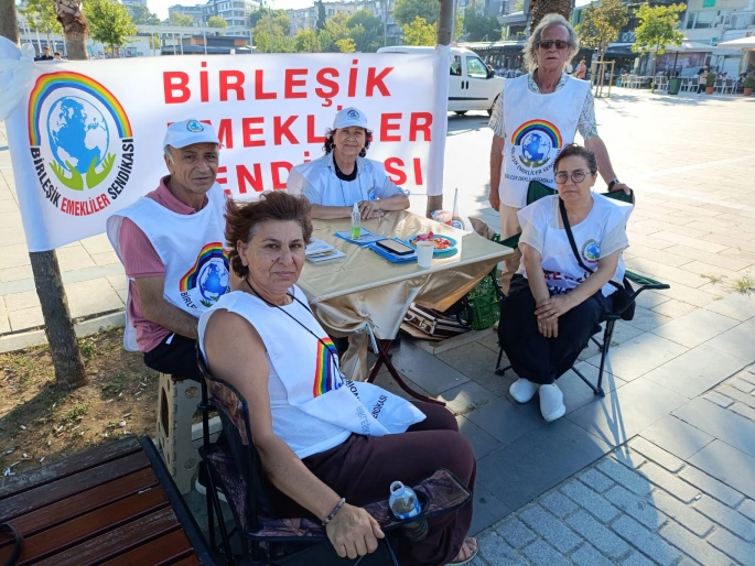 Birleşik Emekliler Sendikası Pendik’te Stant Açtı