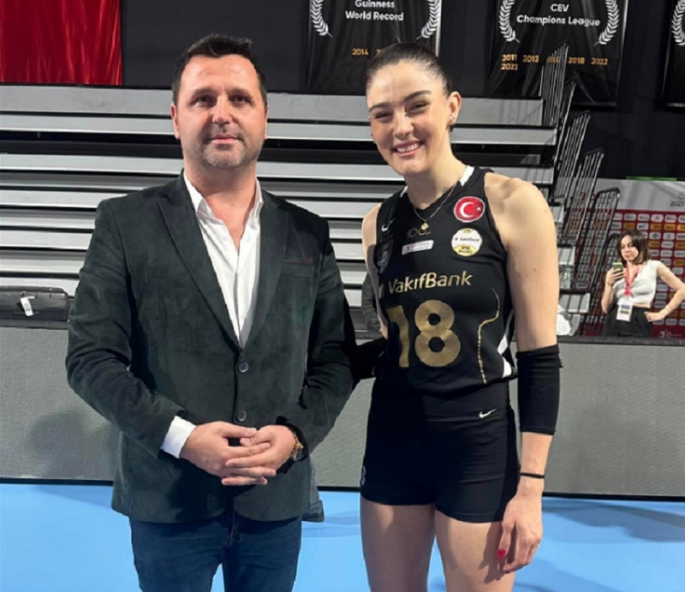 Erdoğan Erden’den Milli Voleybolcu Zehra Güneş’e Anlamlı Ziyaret
