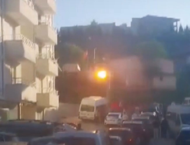 Gelin Konvoyundan Açılan Ateş Elektrik Kablosunu Alevlendirdi