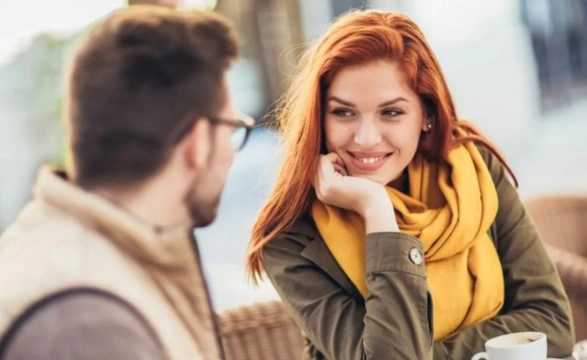 Karşı Cinsin Size Fena Halde Aşık Olduğunu Gösteren 13 İşaret