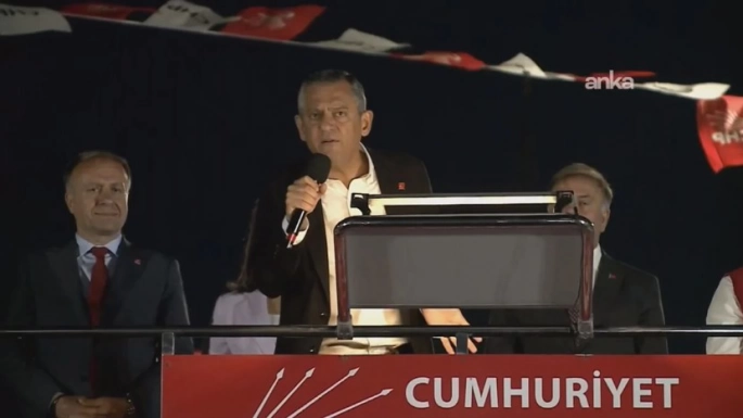 Özgür Özel'e Pendik Mitinginde Coşkulu Karşılama