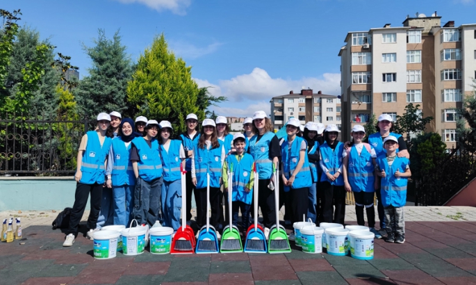 Pendik Gönüllüsü Öğrencilerden Park Temizlik Etkinliği