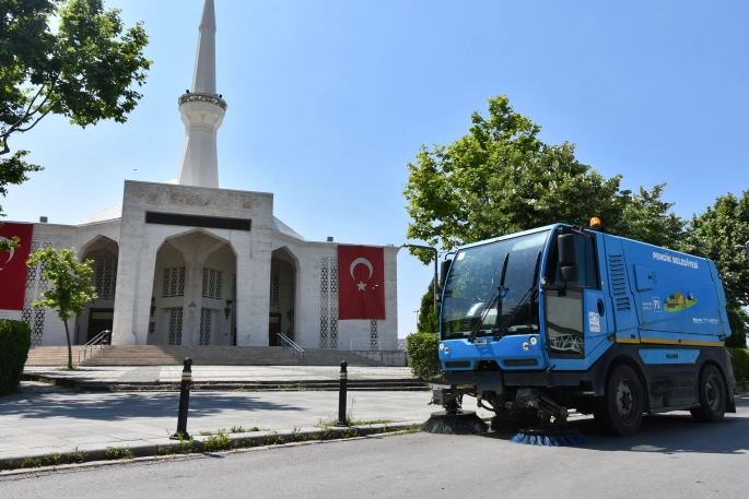 Pendik’te Camiler Bayrama Hazır