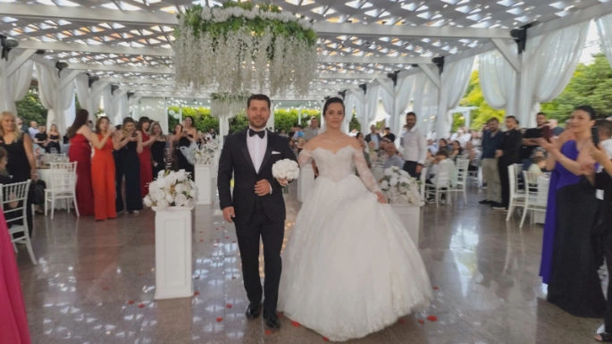 Pendik’te Masal Gibi Düğün: Merve ve Kaan Sonsuz Mutluluğa “Evet” Dedi!