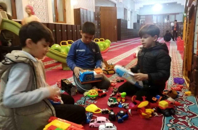 Pendik'teki 'Çocuklu Cami' Çocukları Hem Eğlendiriyor Hem Öğretiyor 