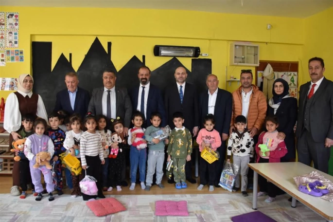 Pendik'ten Yola Çıkan Oyuncaklar Siverek'te Çocukları Mutlu Etti