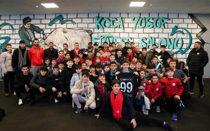 Pendikspor Futbolcuları Öğrencilerle Bir Araya Geldi