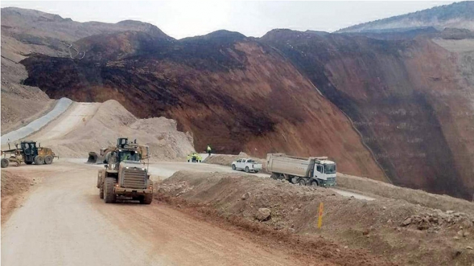 Son dakika: Erzincan'da altın madeninde toprak kayması!