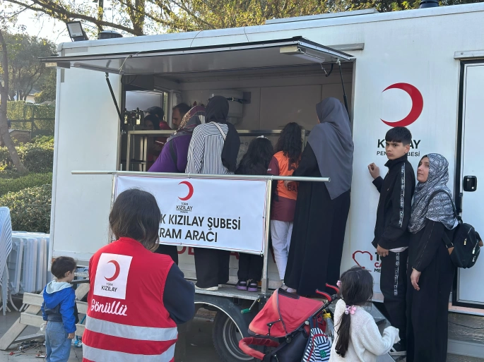 Türk Kızılayı Pendik Şubesinden Deprem Sonrasında Barınma ve Gıda Desteği