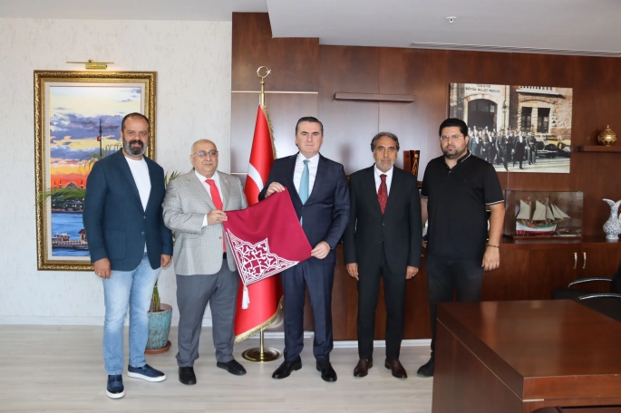 Uluslararası Folklor Festivalleri Derneği'nden Pendik Kaymakamı Yıldız'a Nezaket Ziyareti