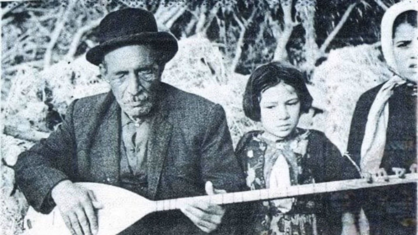 aşık veysel saz çalarken