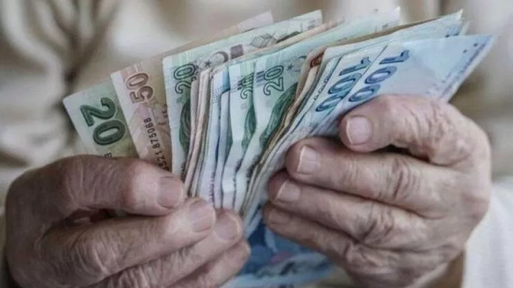 Ülkemizde vatandaşlar, üç farklı kurum tarafından sosyal güvence altına alınmaktadır. Bu kurumlar Sosyal Sigortalar Kurumu (SGK), Emekli Sandığı ve BAĞ-KUR’dur.