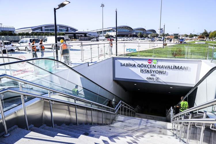 M4 Sabiha Gökçen Havalimanı istasyonu giriş 2 